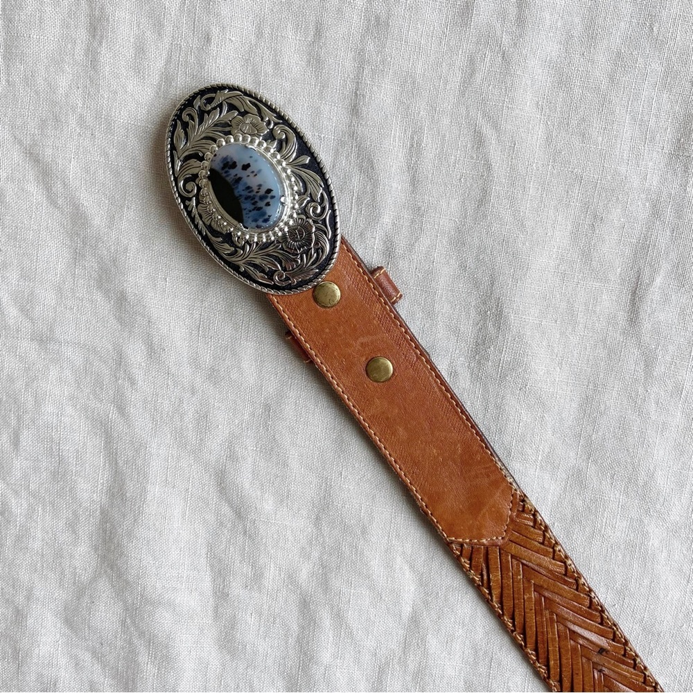 ‼️SOLD‼️Vintage Levi’s western brown woven leather belt engraved silver gemstone - Picture 3 of 7